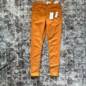 Old Navy NWT Rockstar Super Skinny Pant Sz 2